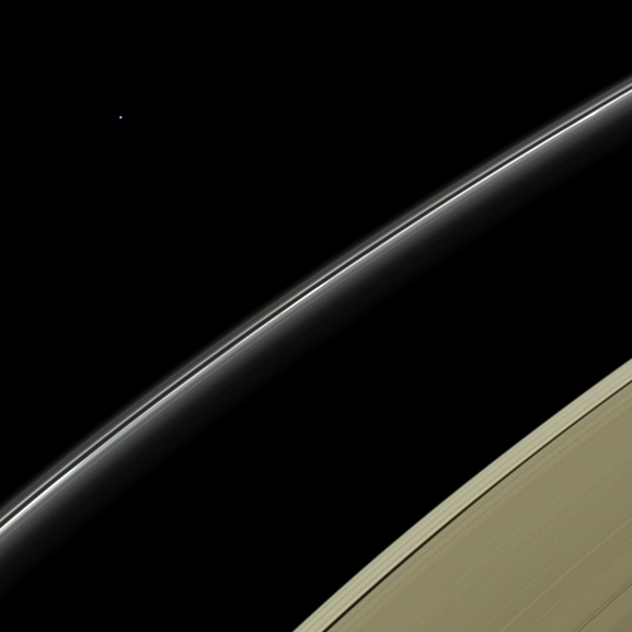 写真：細く儚げな天王星のリング
